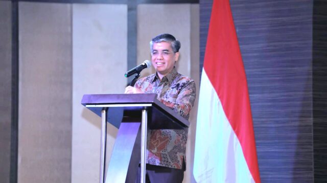 Yassierli saat menyampaikan sambutan pada acara Peningkatan Produktivitas dan Pelindungan Pekerja dalam Mendukung Transformasi Ketenagakerjaan Nasional di Medan, Sumatera Utara, Selasa (7/7/2026) malam.